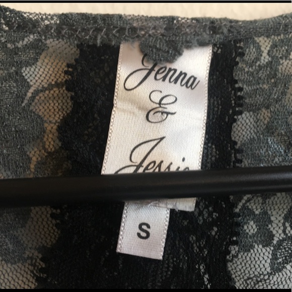 Jenna and Jessie Gray Lace Top Size Small - Picture 2 of 4